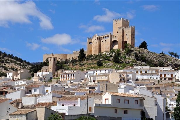 shutterstock-98275052-castillo-de-los-fajardo-and-town-velez-blanco-almeria