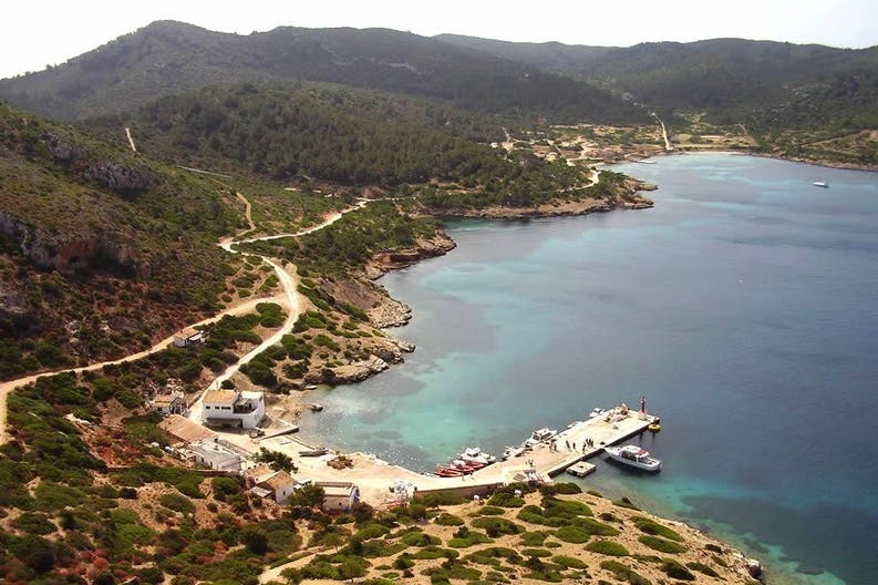 Spagna Cabrera porto Vista del porto dell'isola di Cabrera in Spagna