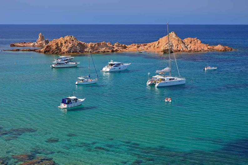 Mare e barche a vela a Minorca, Baleari
