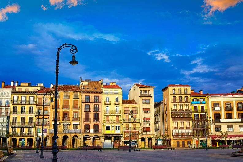 spain-pamplona-plaza-del-castillo