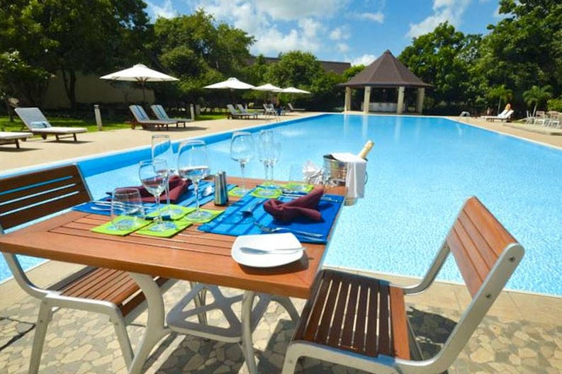 Piscina esterna del The Paradise a Dambulla in Sri Lanka