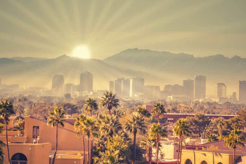 Vista della città di Phoenix all'alba