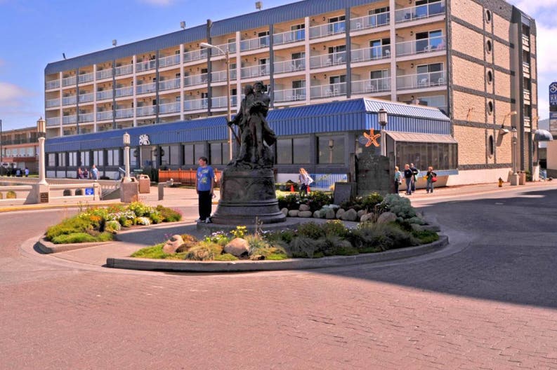External view of the Shilo Inn Hotel in Salt Lake City