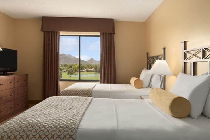 Bedroom of the hotel Embassy Suites in Scottsdale