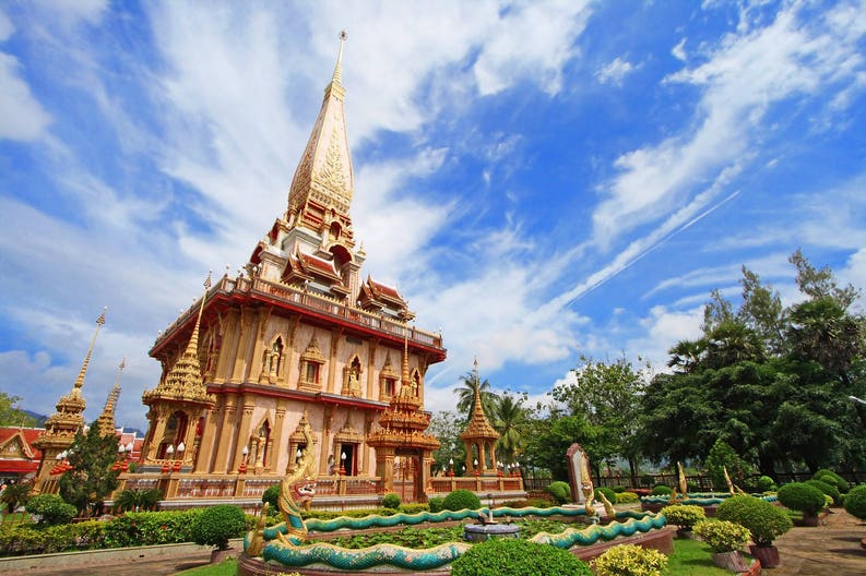 thailand-phuket-wat-chaitharam-or-wat-chalong-temple-123665818