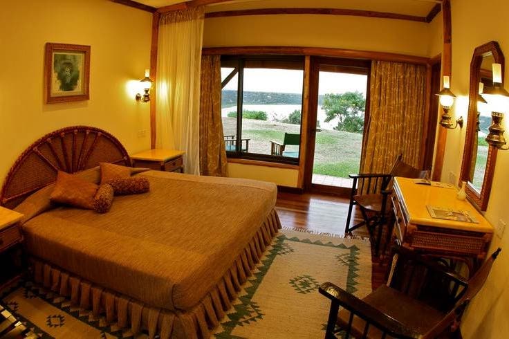 mweya-safari-lodge-bedroom
