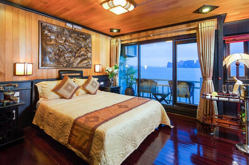 bai-tho-junk-halong-cruise-1-