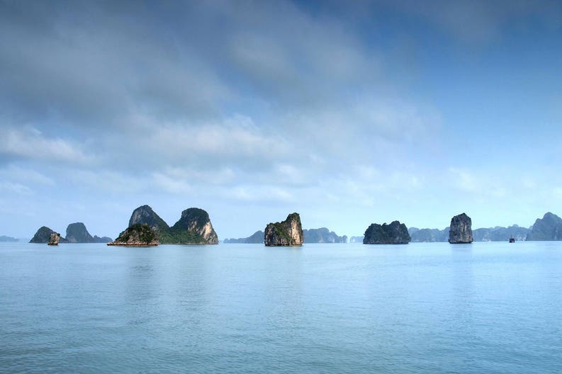 halong-bay-vietnam