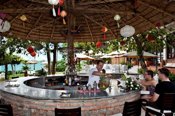 vinh-hung-1-hotel-hoian-bar