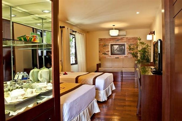 vinh-hung-1-hotel-hoian-camera