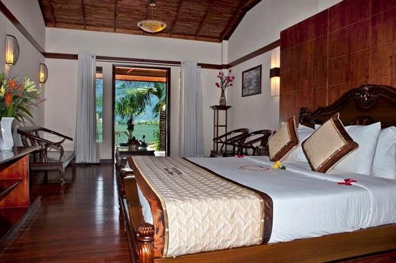 vinh-hung-1-hotel-hoian-camera2