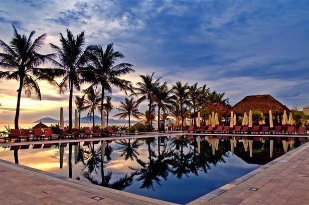 victoria-hoian-beach-resort-spa-hoian-piscina