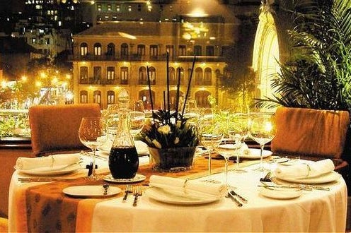 Cena al Caravelle di Saigon in Vietnam