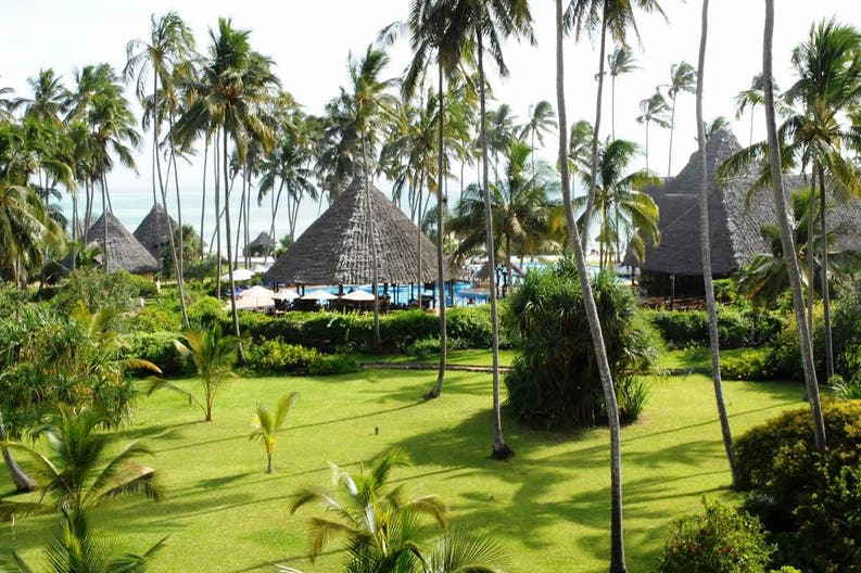 Giardino di un lussuoso Resort sul mare a Zanzibar